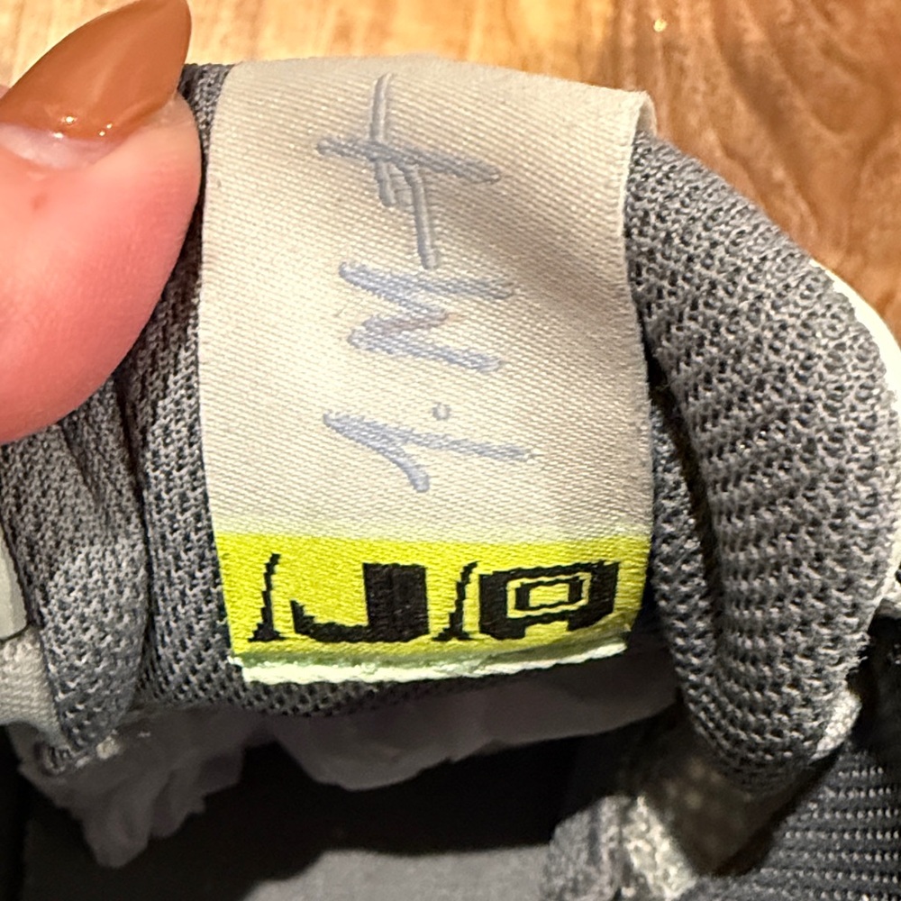 Nike Youth JA 1 Flash Sneakers (Size: 7Y)(EUC) - Picture 12 of 17